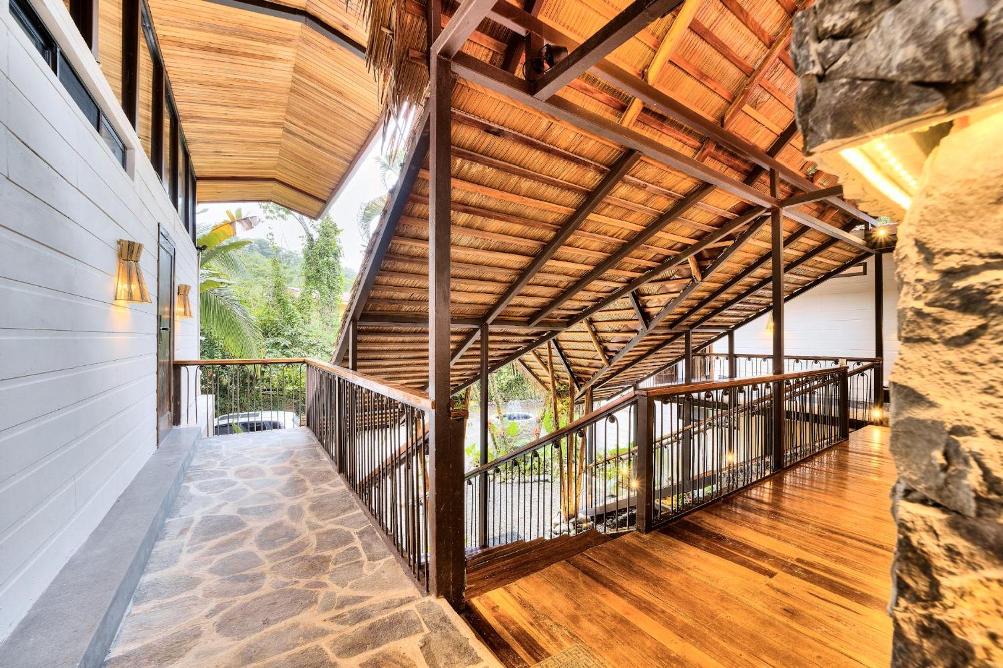 Conga Boutique Hotel Puerto Viejo de Talamanca Exteriör bild